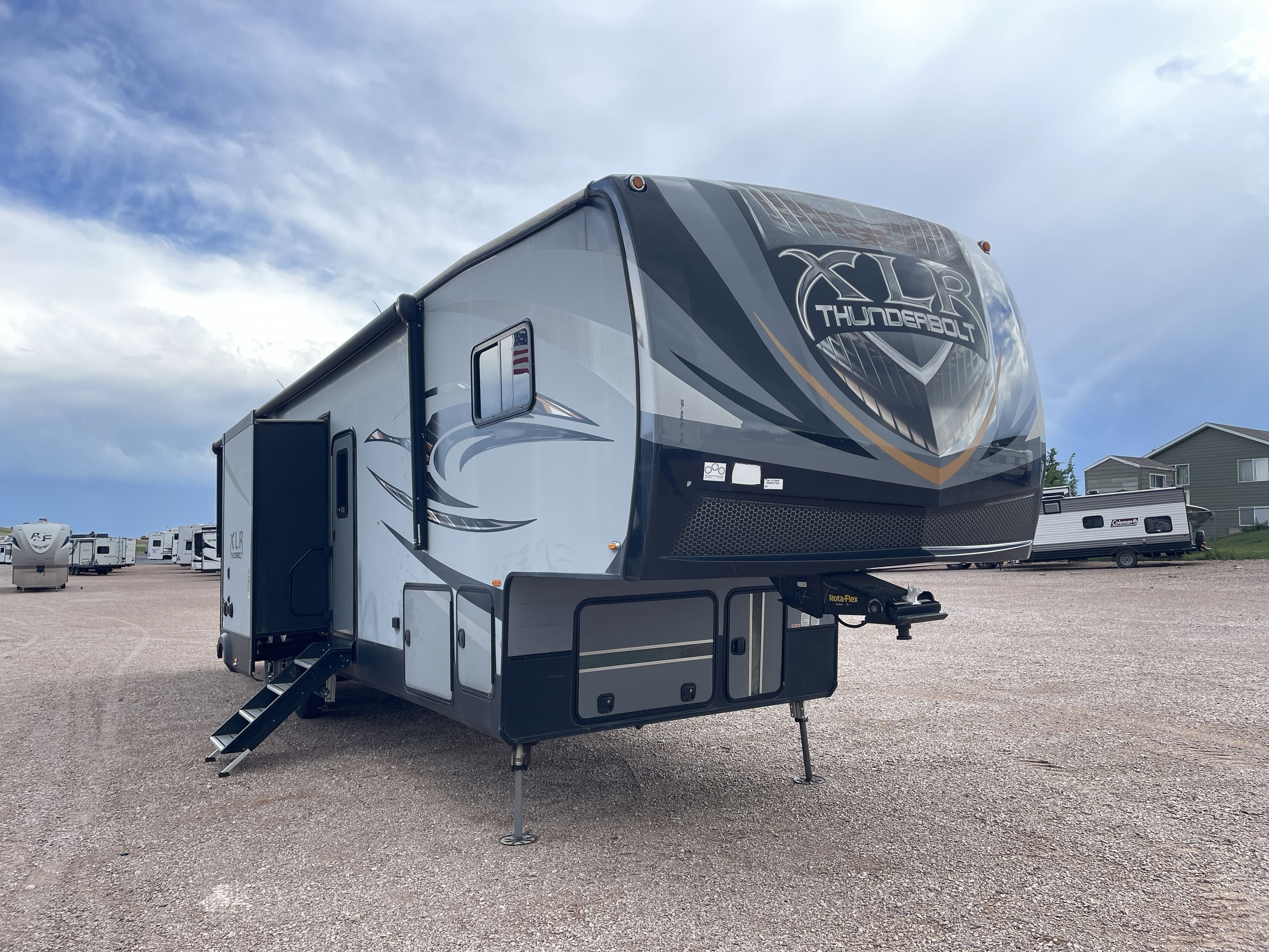 2018 Forest River XLR THUNDERBOLT 413AMP Fifth Wheel Toy Hauler RV
