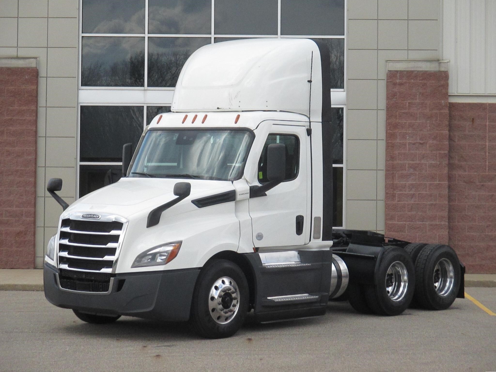2021 FREIGHTLINER CASCADIA 126 in Grand Rapids, MI
