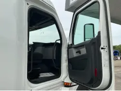 2021 FREIGHTLINER CASCADIA 126