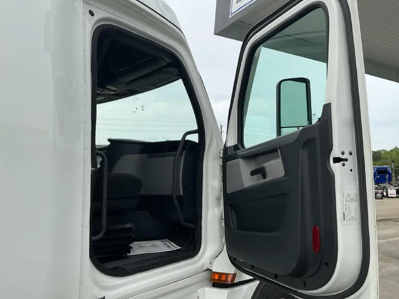 2021 FREIGHTLINER CASCADIA 126
