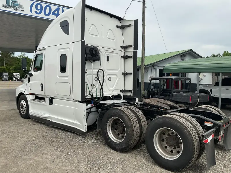 2021 FREIGHTLINER CASCADIA 126