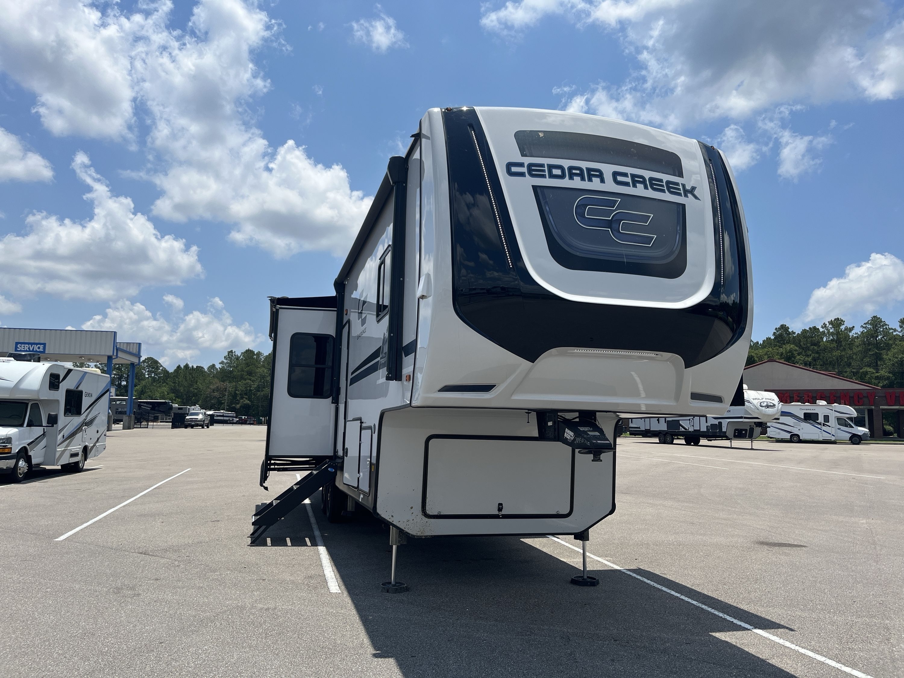 2024 Forest River CEDAR CREEK EXPERIENCE 3325BH RV