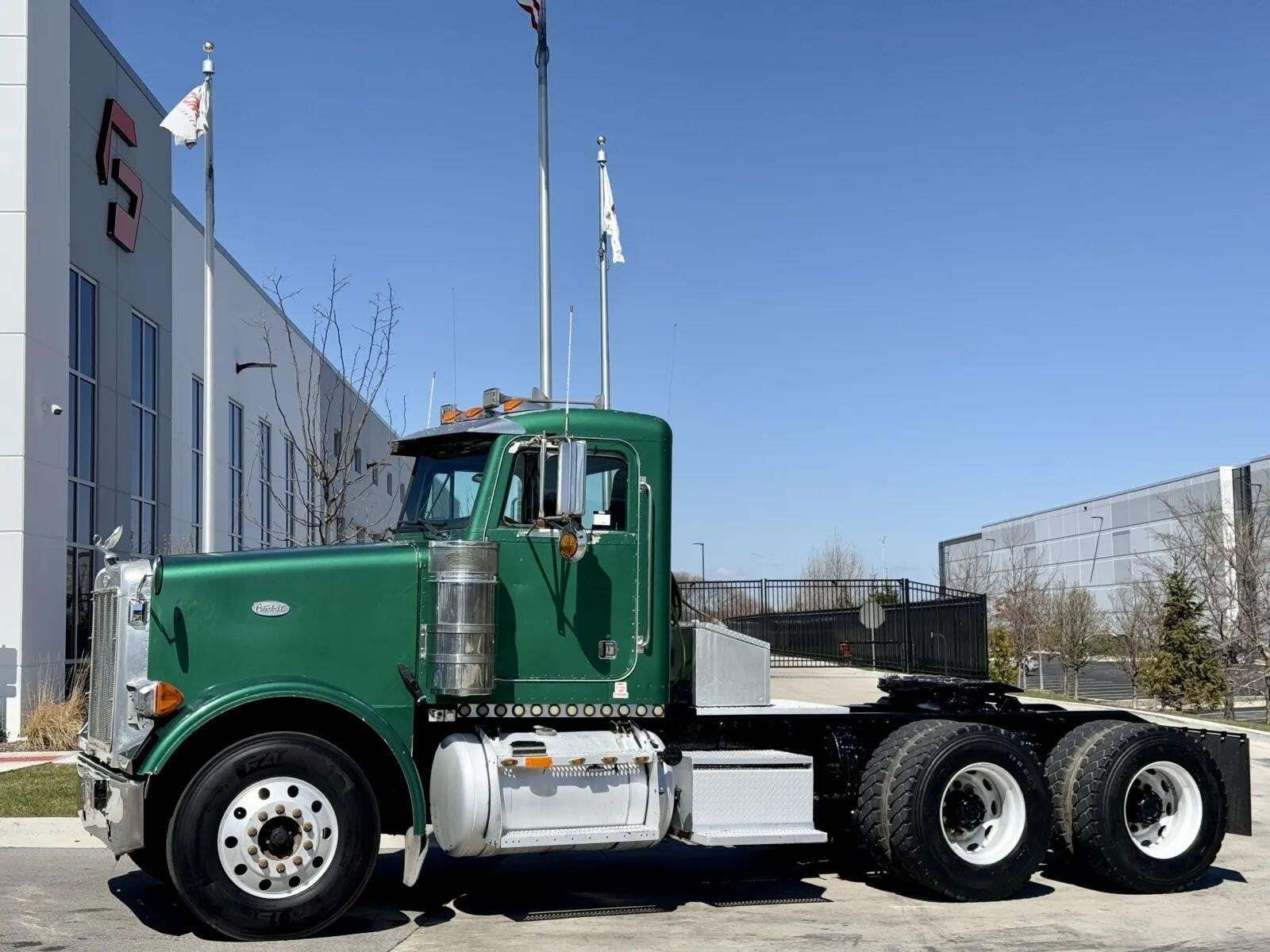 1998 PETERBILT 378 in New Lenox, IL