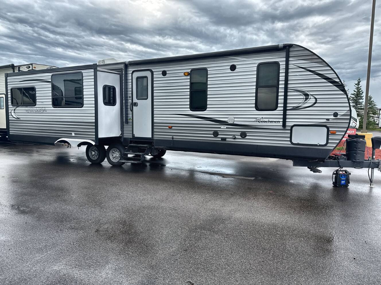 A photo of this 2017 Coachmen CATALINA 333RETS