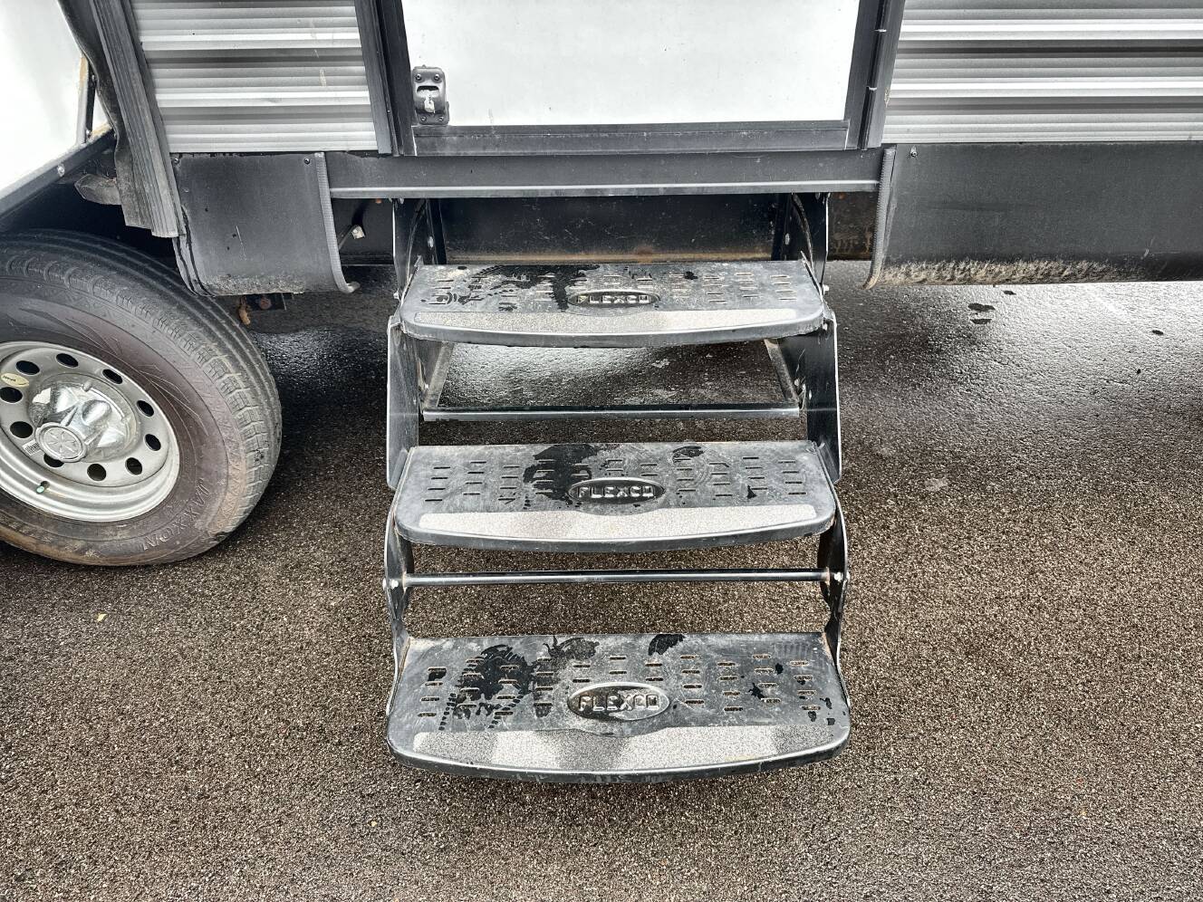 A photo of this 2017 Coachmen CATALINA 333RETS