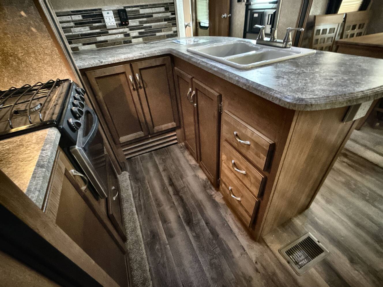 A photo of this 2017 Coachmen CATALINA 333RETS
