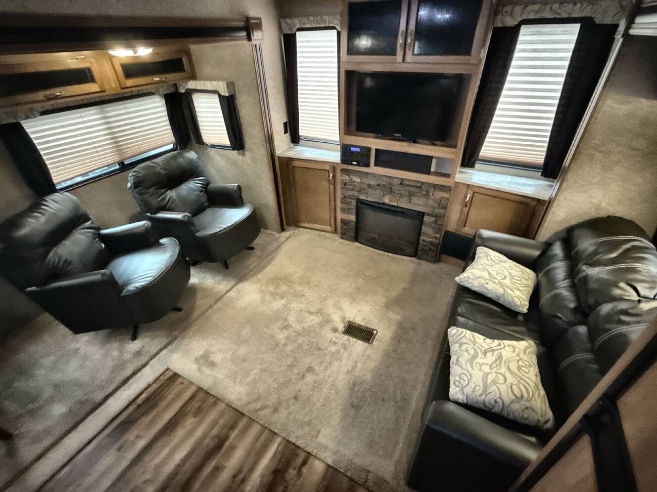 A photo of this 2017 Coachmen CATALINA 333RETS