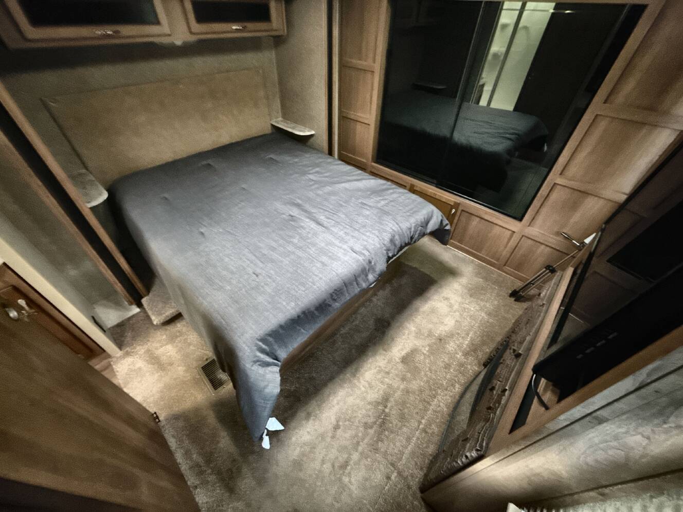A photo of this 2017 Coachmen CATALINA 333RETS