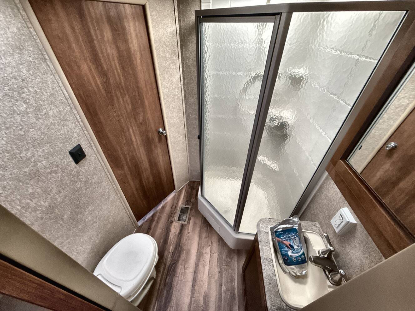 A photo of this 2017 Coachmen CATALINA 333RETS