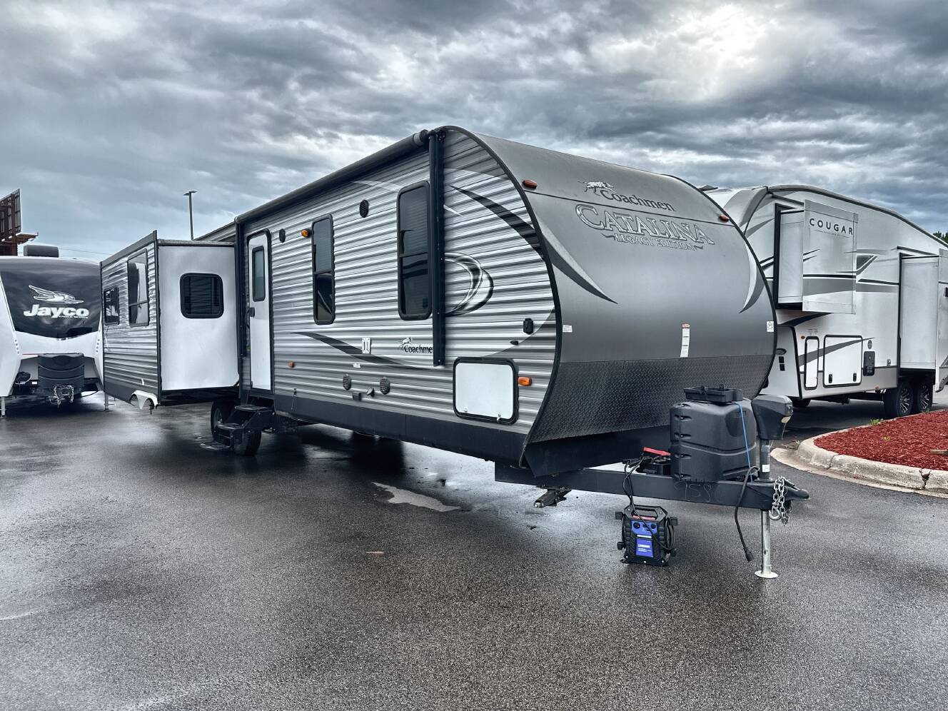 A photo of this 2017 Coachmen CATALINA 333RETS