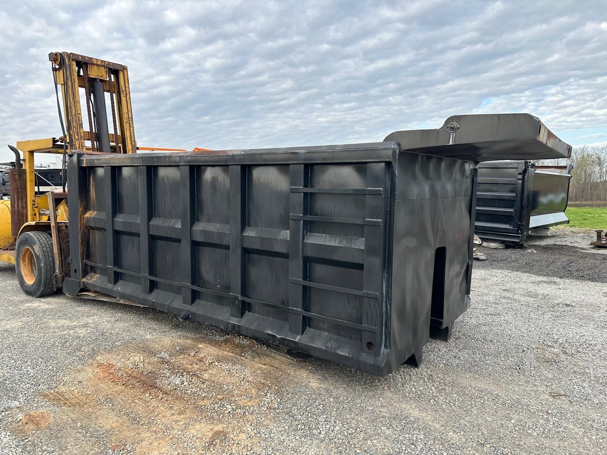 2000 OX BODIES 16 FT in Chatham, VA