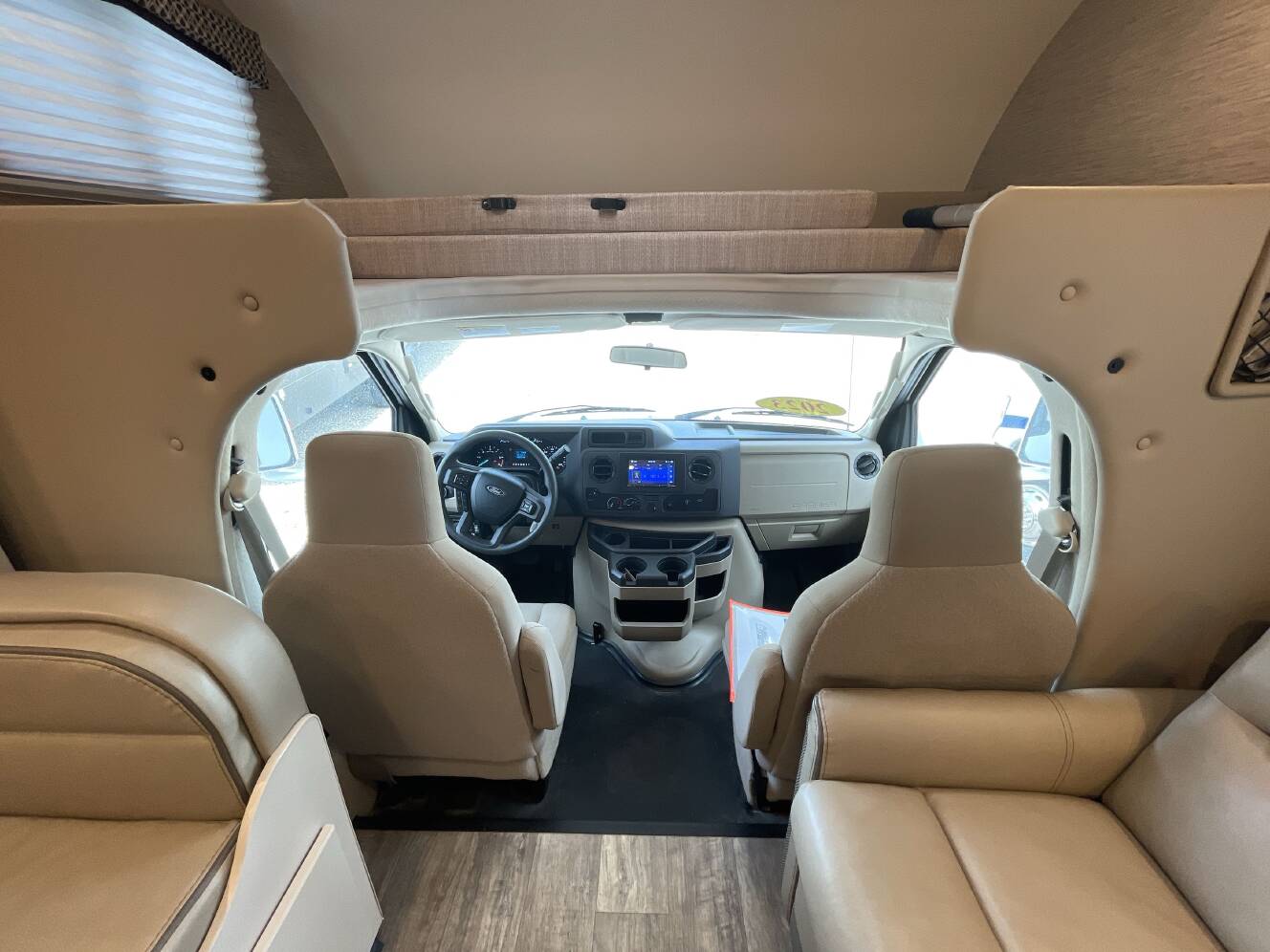 A photo of this 2023 Thor CHATEAU 31WV