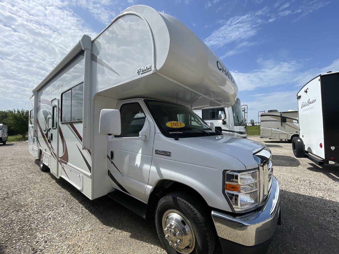 A photo of this 2023 Thor CHATEAU 31WV