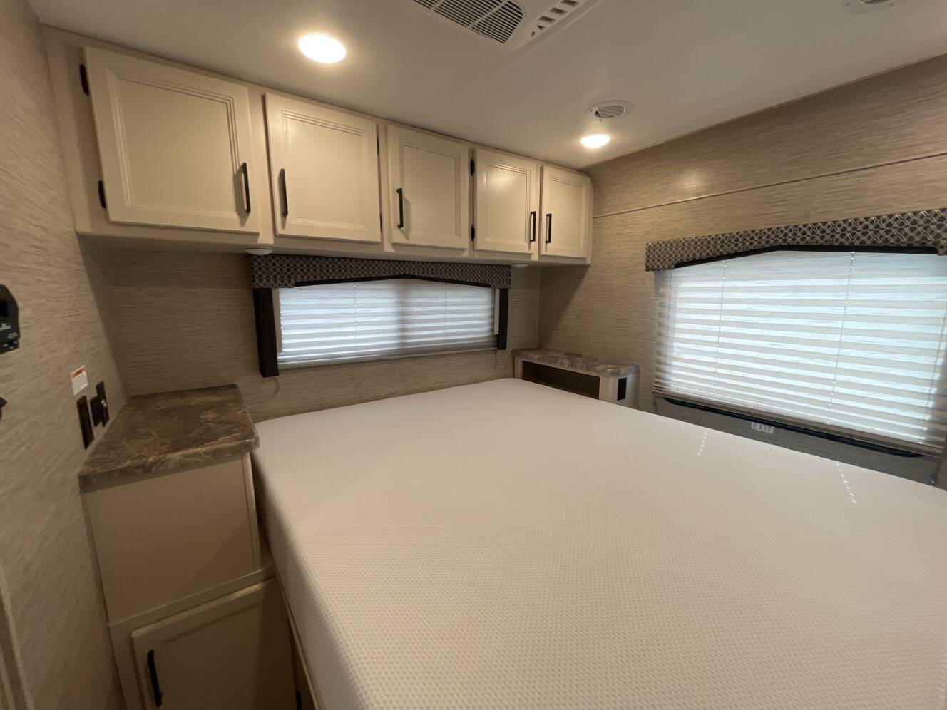 A photo of this 2023 Thor CHATEAU 31WV