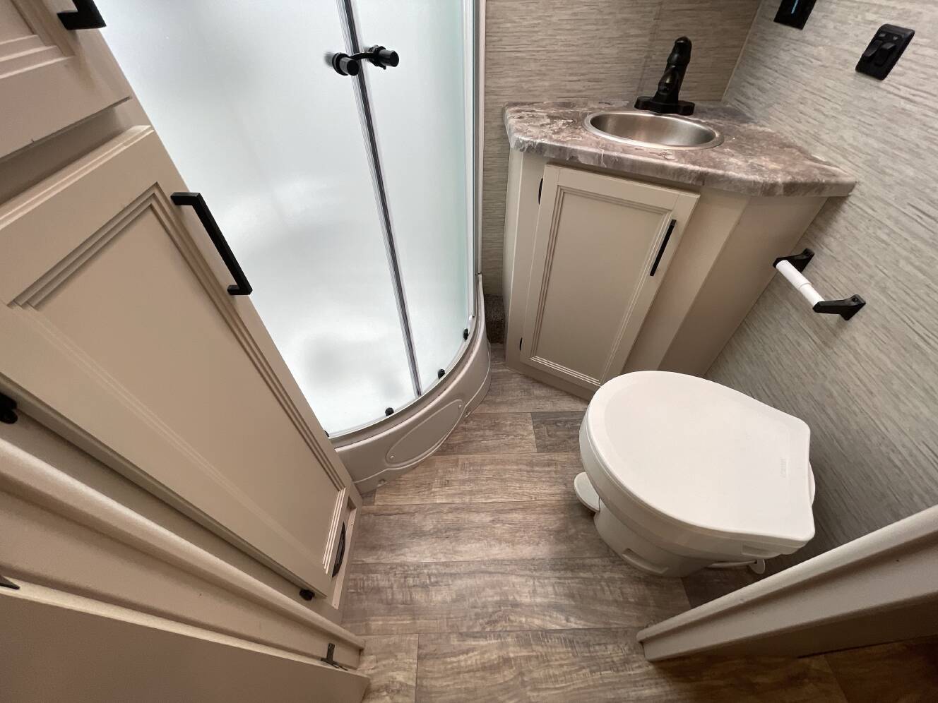 A photo of this 2023 Thor CHATEAU 31WV