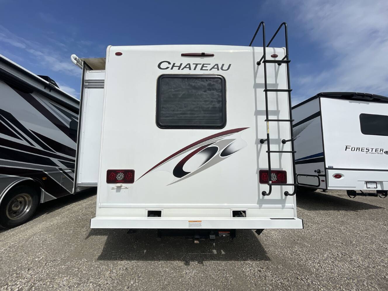 A photo of this 2023 Thor CHATEAU 31WV