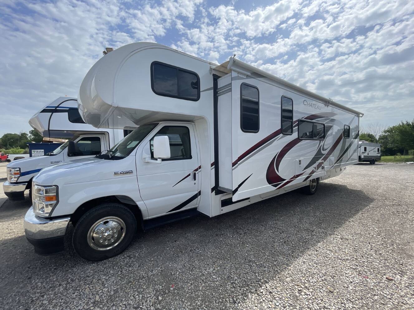 A photo of this 2023 Thor CHATEAU 31WV