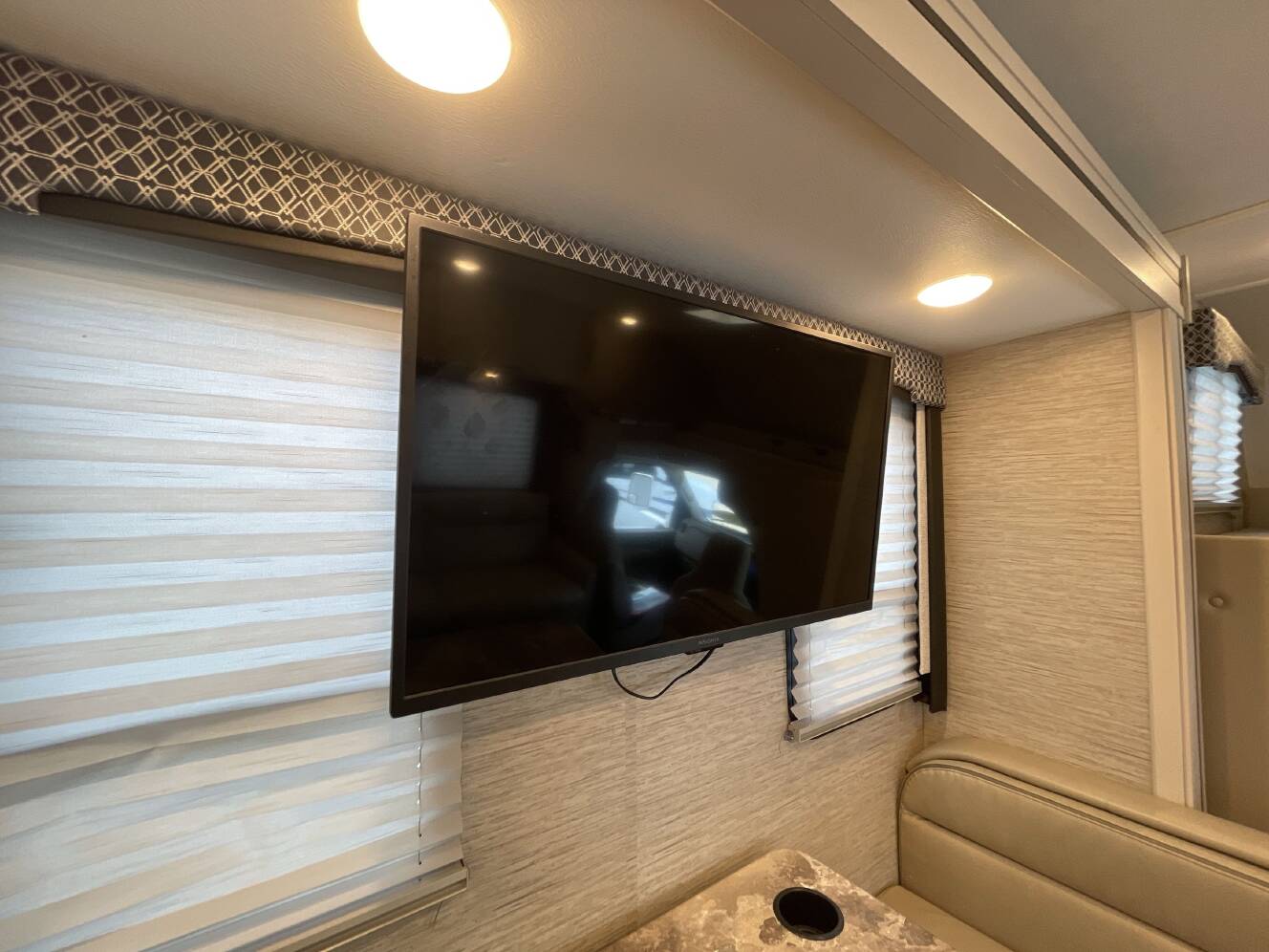 A photo of this 2023 Thor CHATEAU 31WV