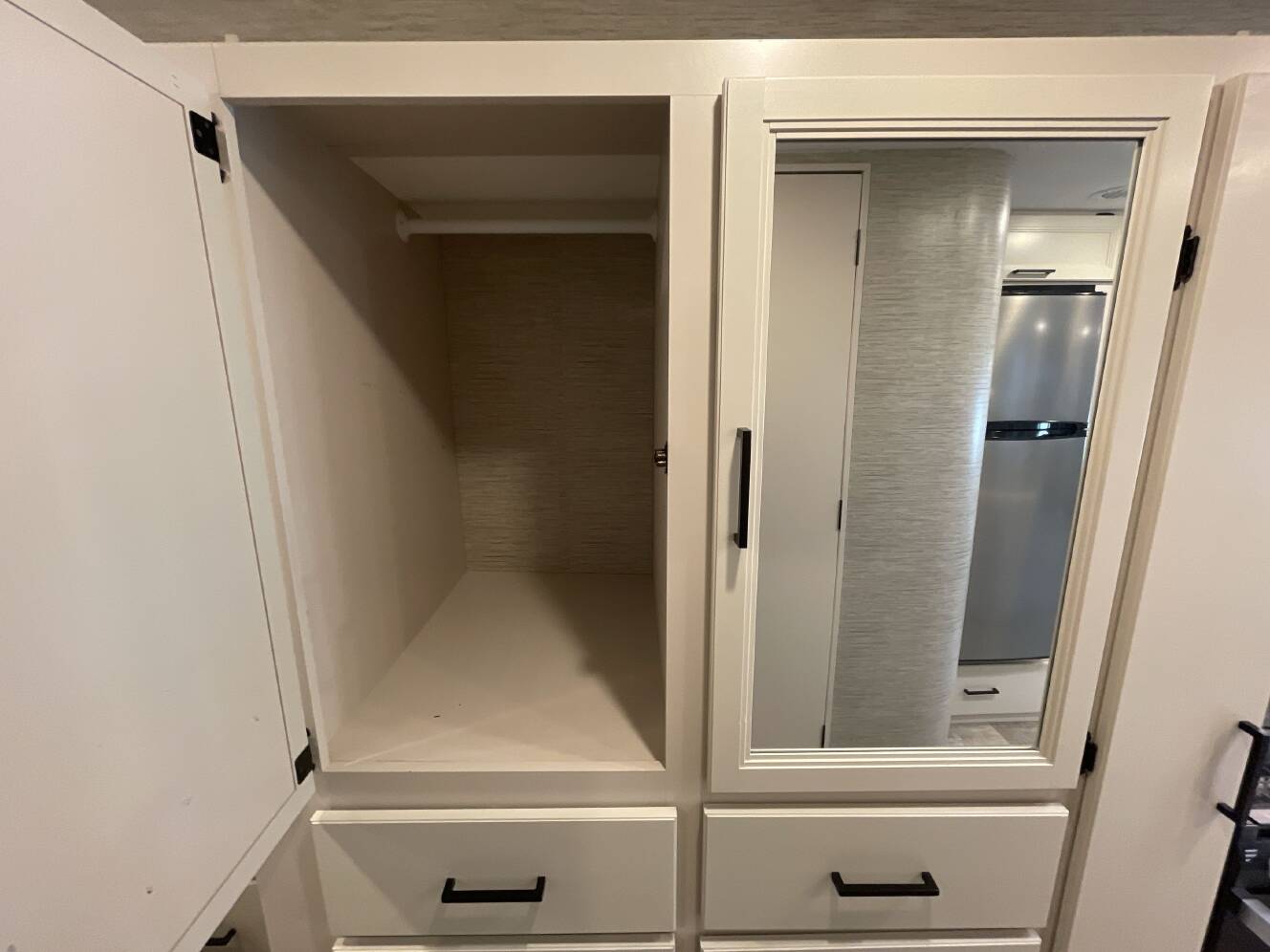 A photo of this 2023 Thor CHATEAU 31WV