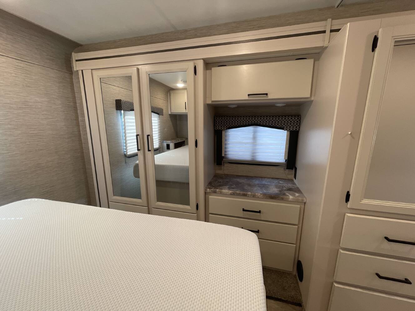 A photo of this 2023 Thor CHATEAU 31WV