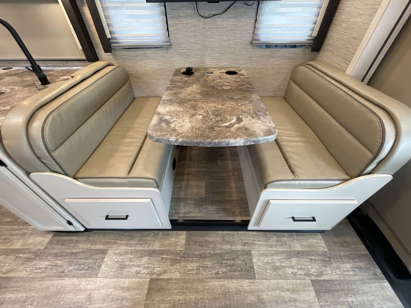 A photo of this 2023 Thor CHATEAU 31WV