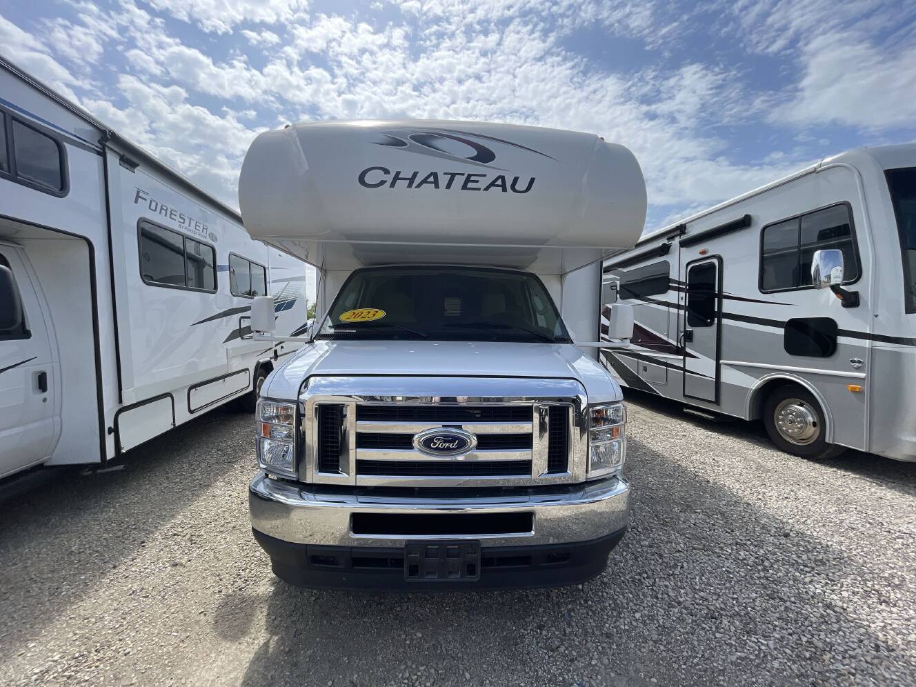 A photo of this 2023 Thor CHATEAU 31WV