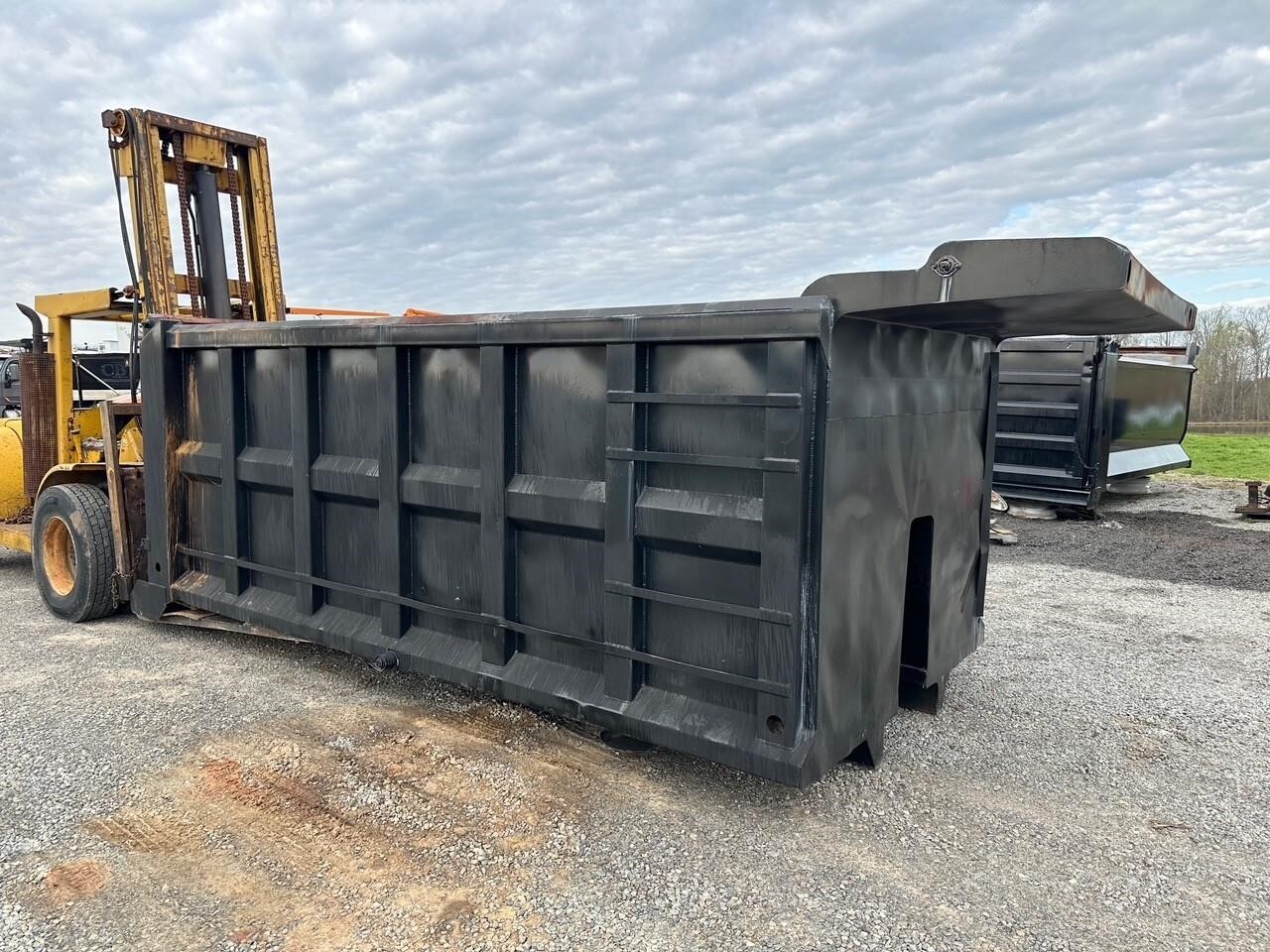 2000 OX BODIES 16 FT in Chatham, VA