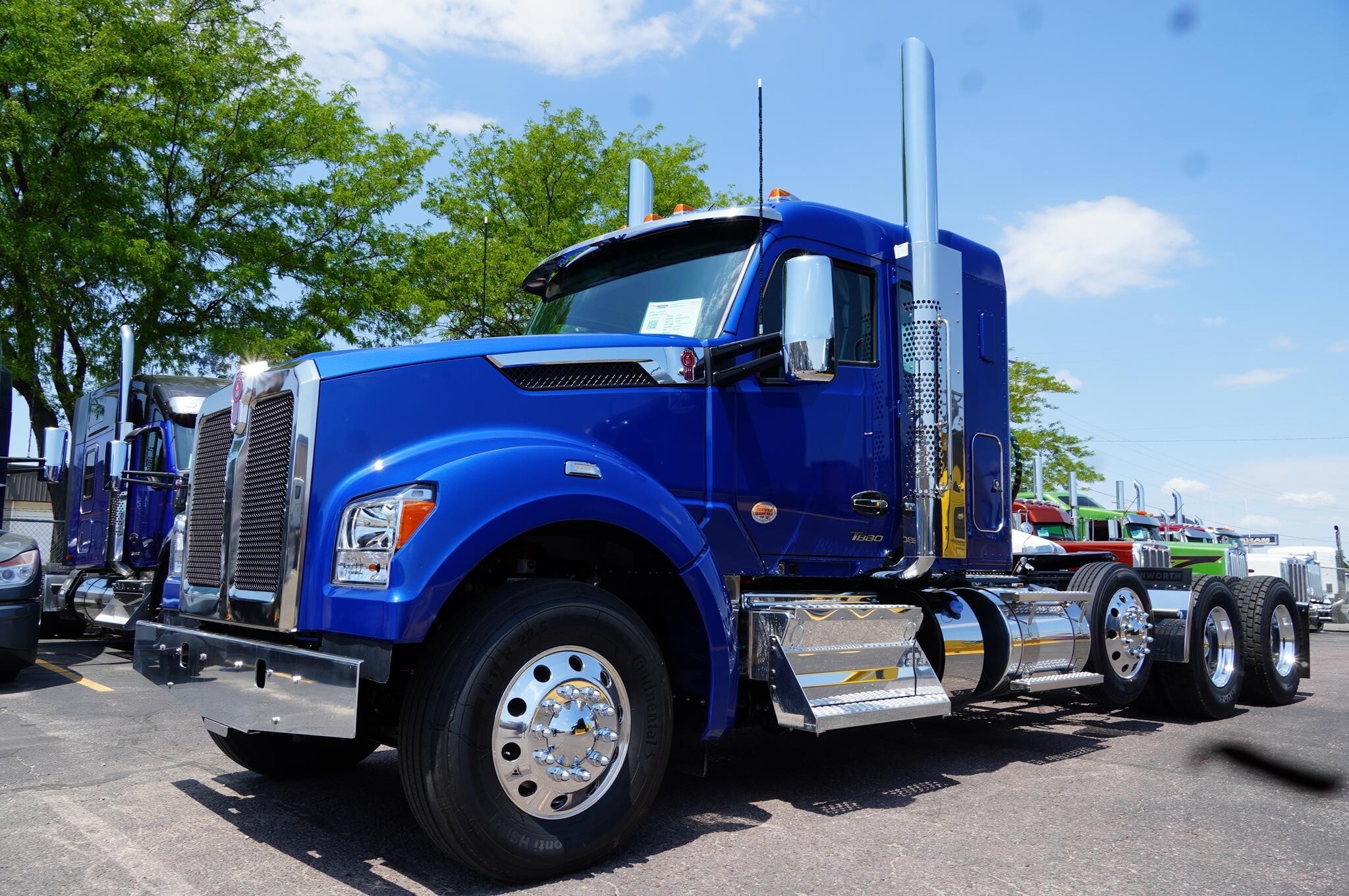 2027 KENWORTH T880 in Sioux Falls, SD