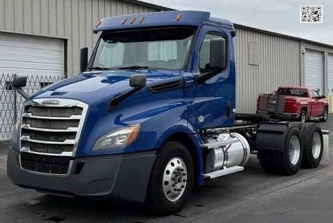 2019 FREIGHTLINER CASCADIA 126 in Indianapolis, IN