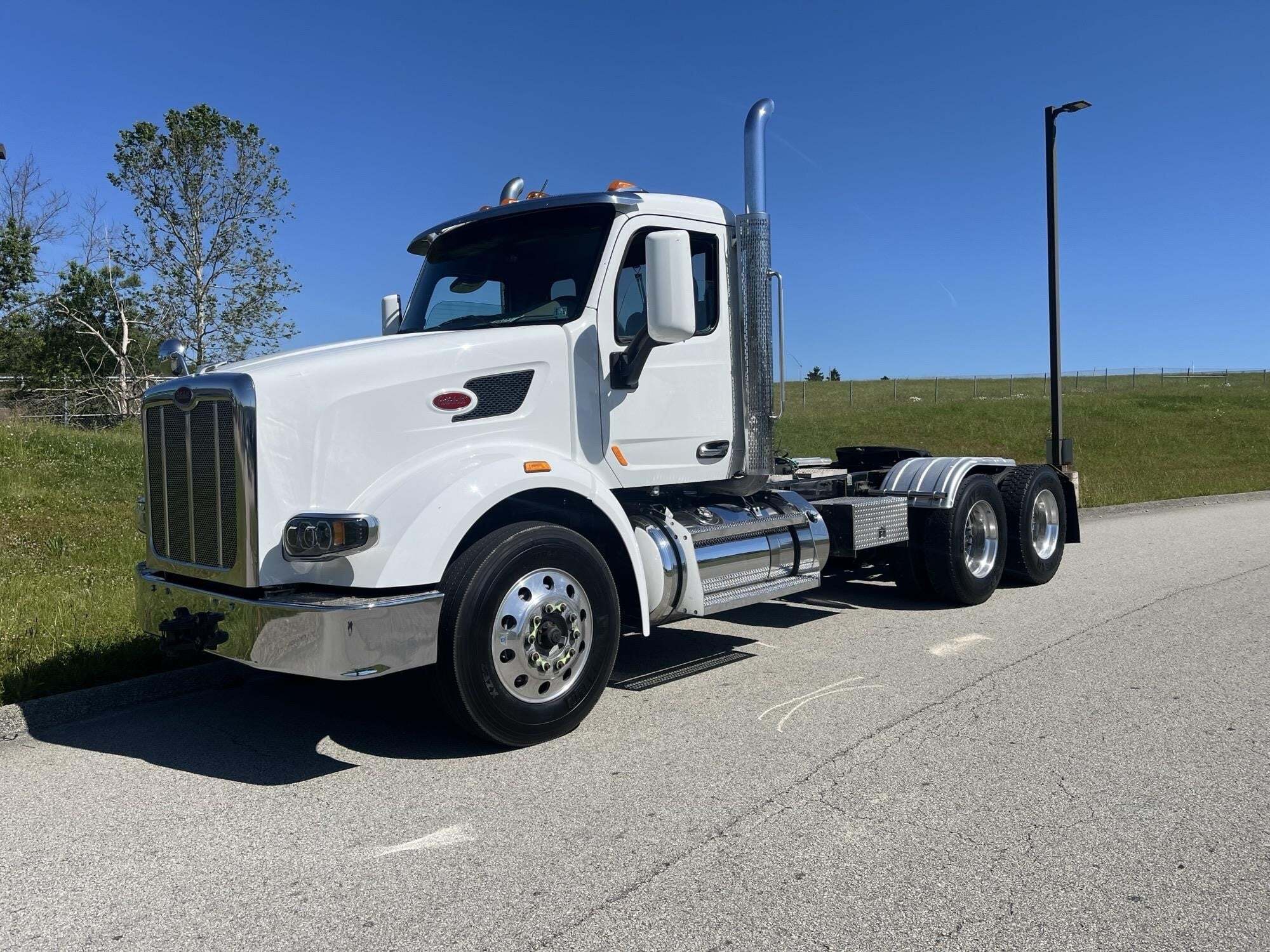 2019 PETERBILT 567 in Smithfield, PA