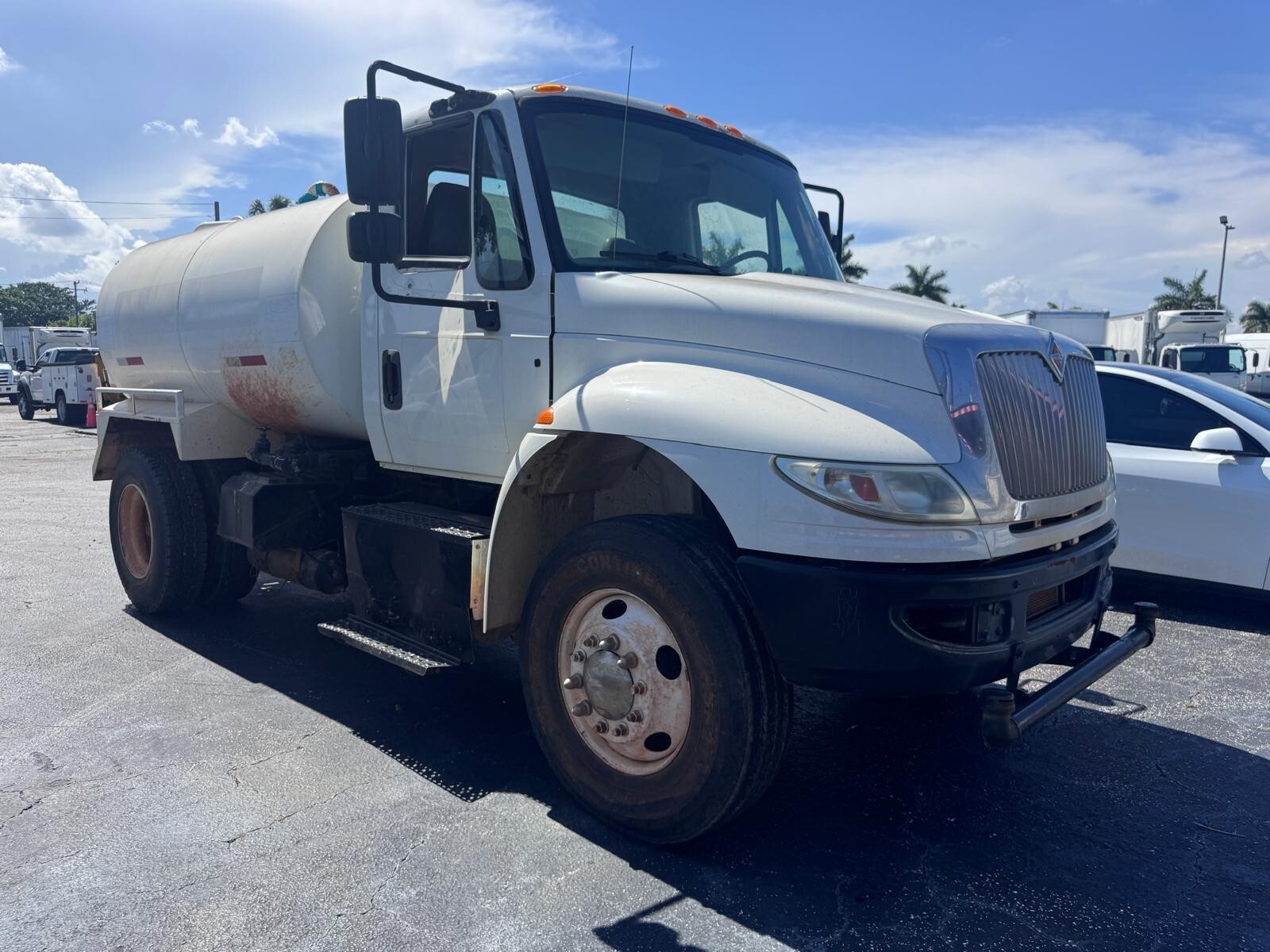 2017 INTERNATIONAL DURASTAR 4300 in Miami, FL
