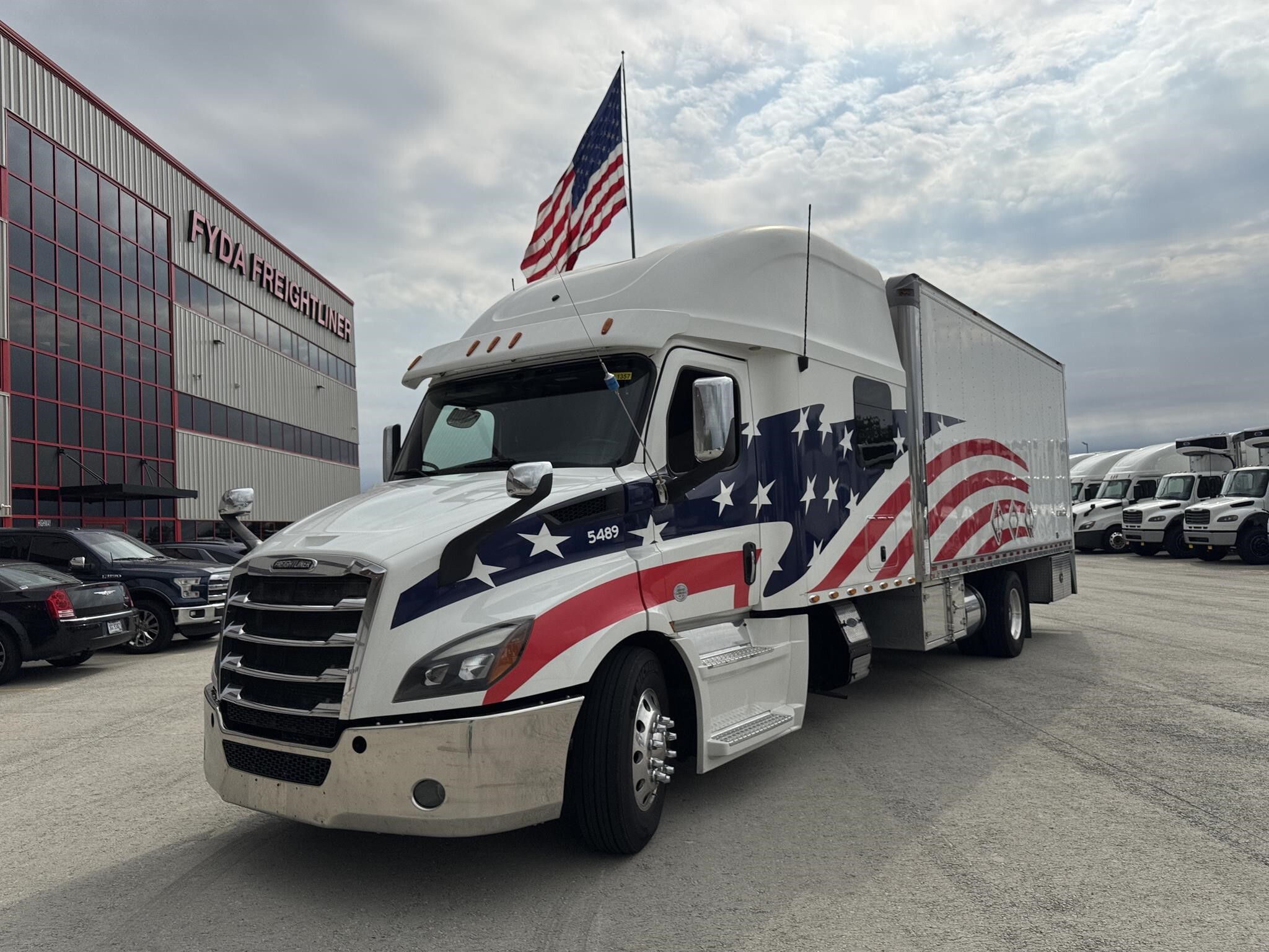 2020 FREIGHTLINER CASCADIA 116 in West Jefferson, OH