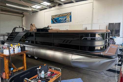 2026 Bentley Pontoons Elite 253 Swingback 25’ SWINGBACK DUAL CAPTAIN in oakwood GA