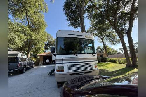 2002 Fleetwood BOUNDER 31W in ocala FL