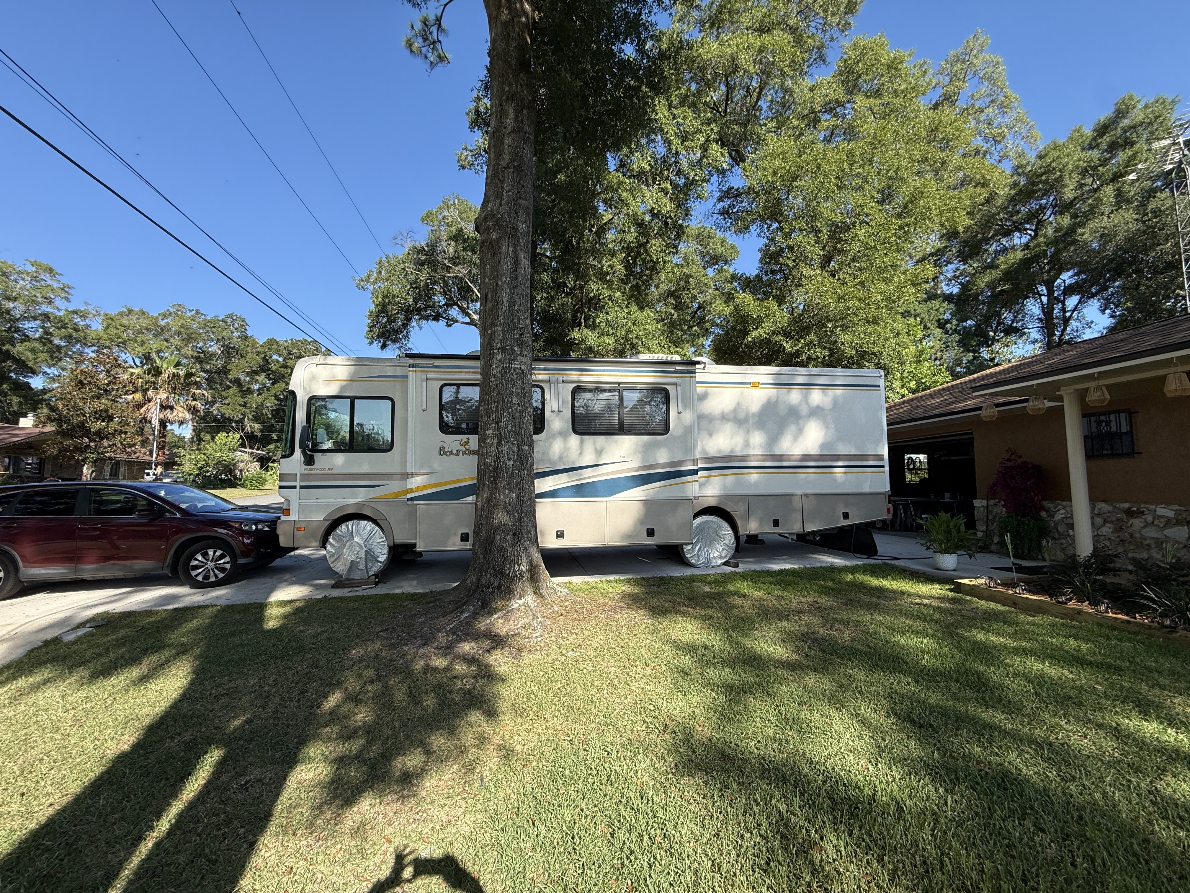 2002 Fleetwood BOUNDER 31W in ocala FL