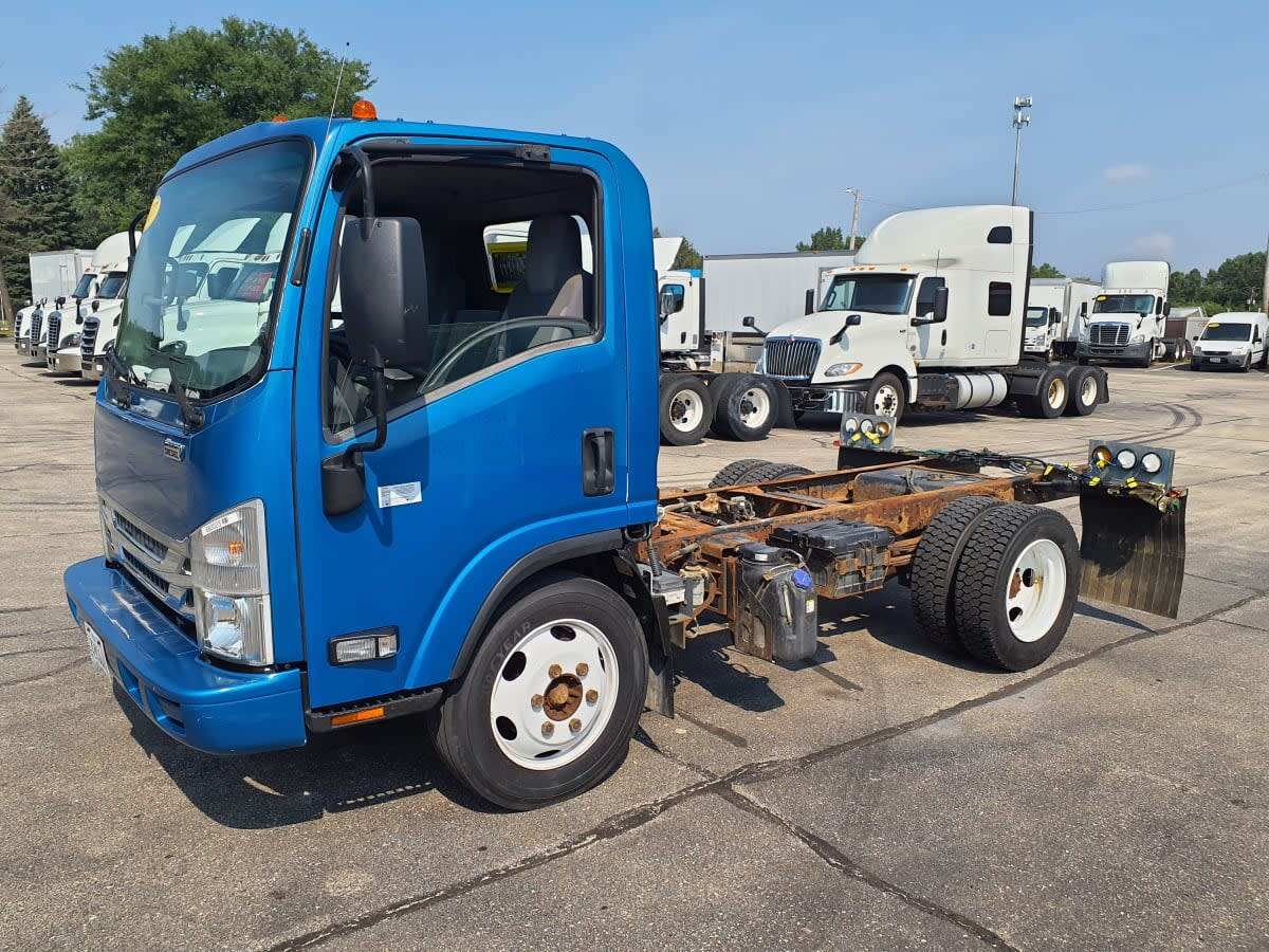 2017 ISUZU NQR in Oak Creek, WI