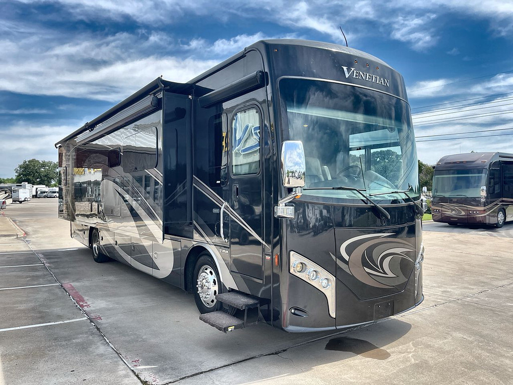 2018 Thor VENETIAN M37 in cleburne TX