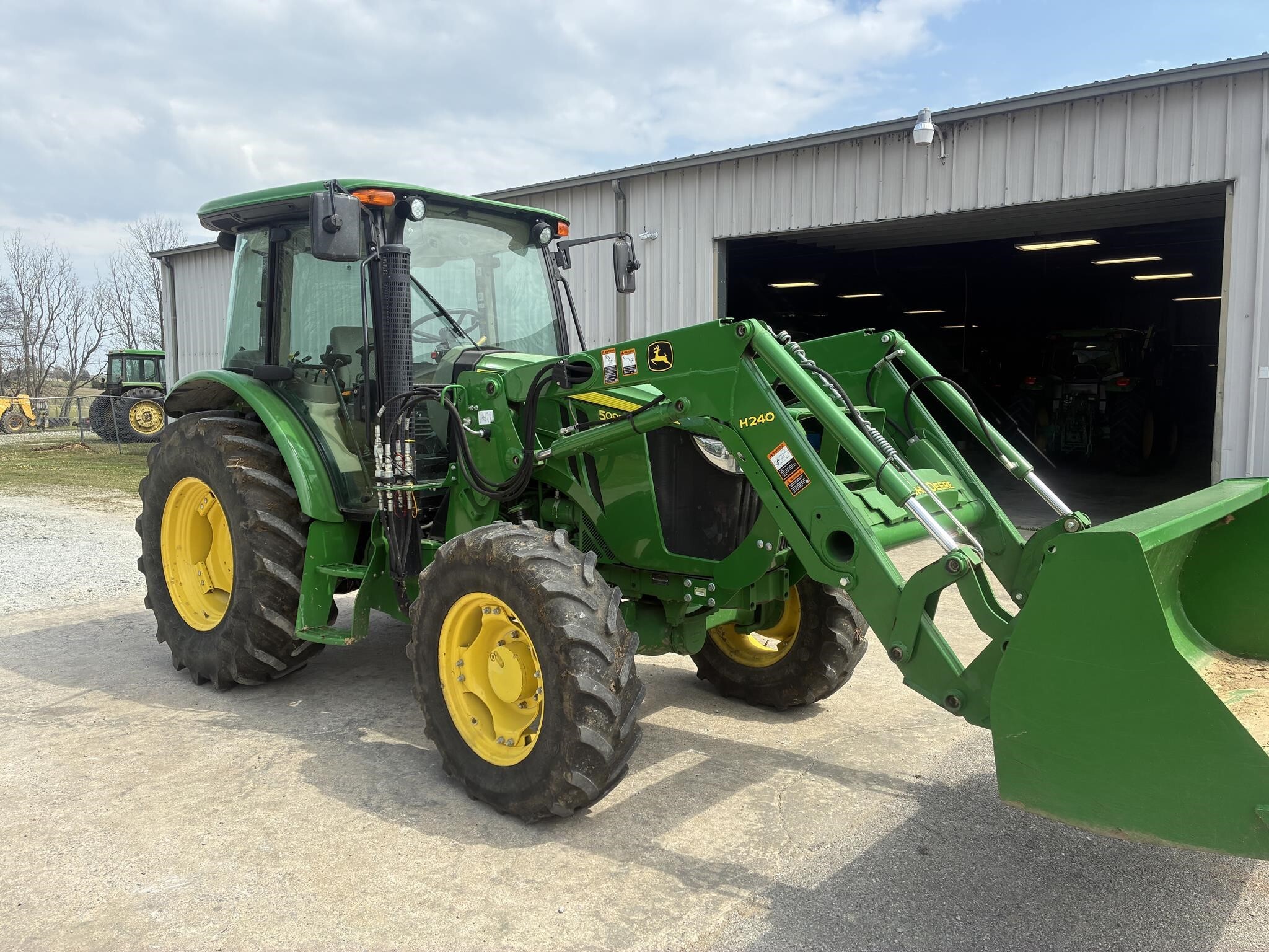 2016 JOHN DEERE 5085E in Athens, AL