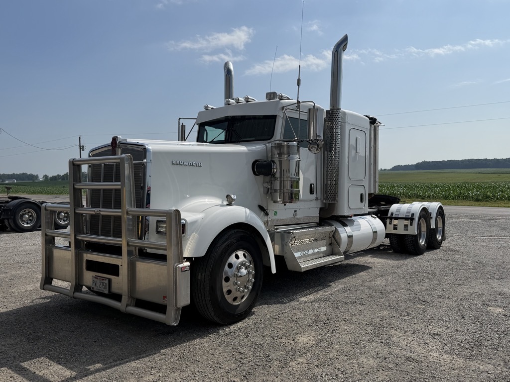 2024 KENWORTH W900 in Celina, OH