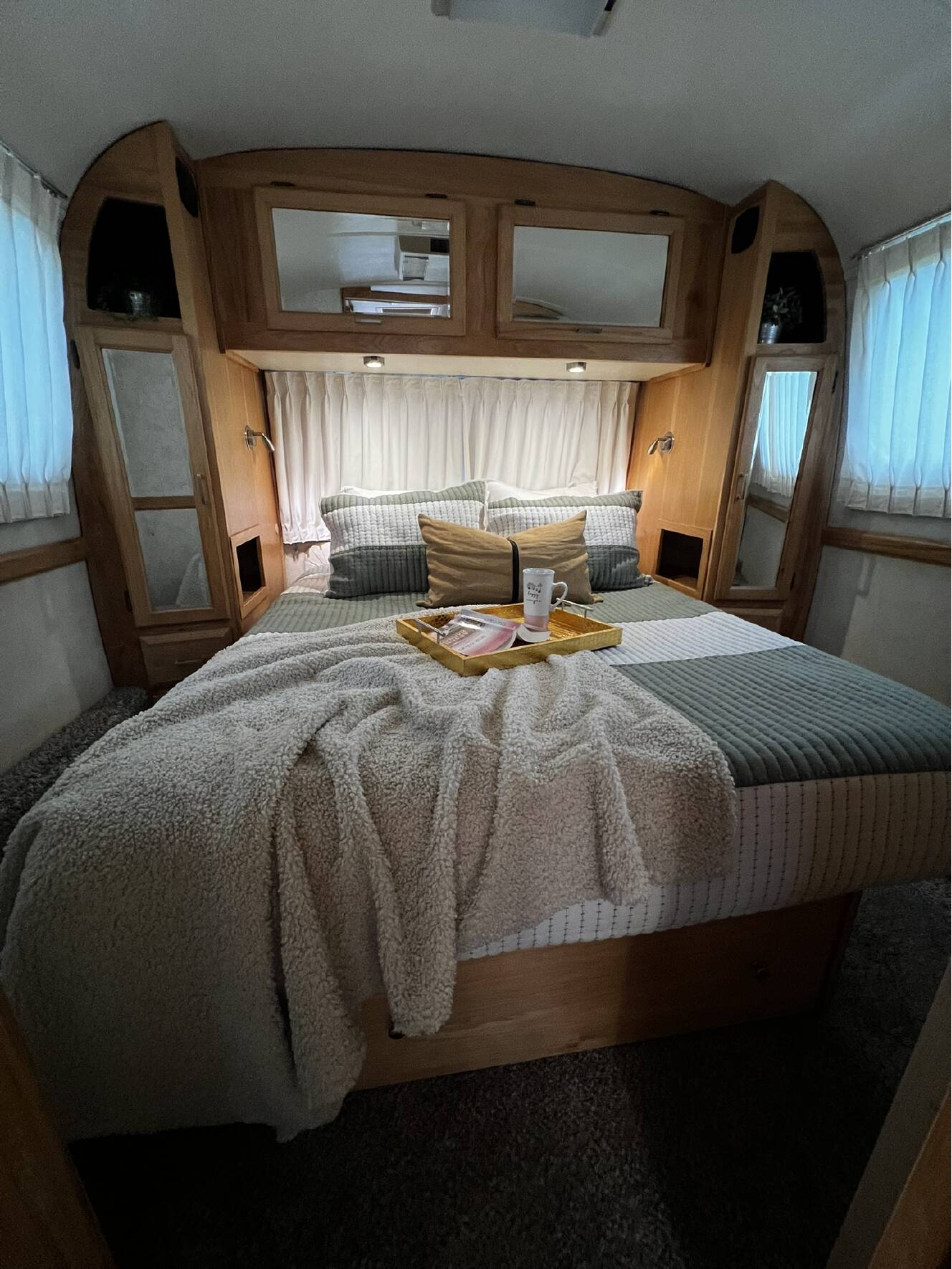A photo of this 2004 Airstream CLASSIC 34