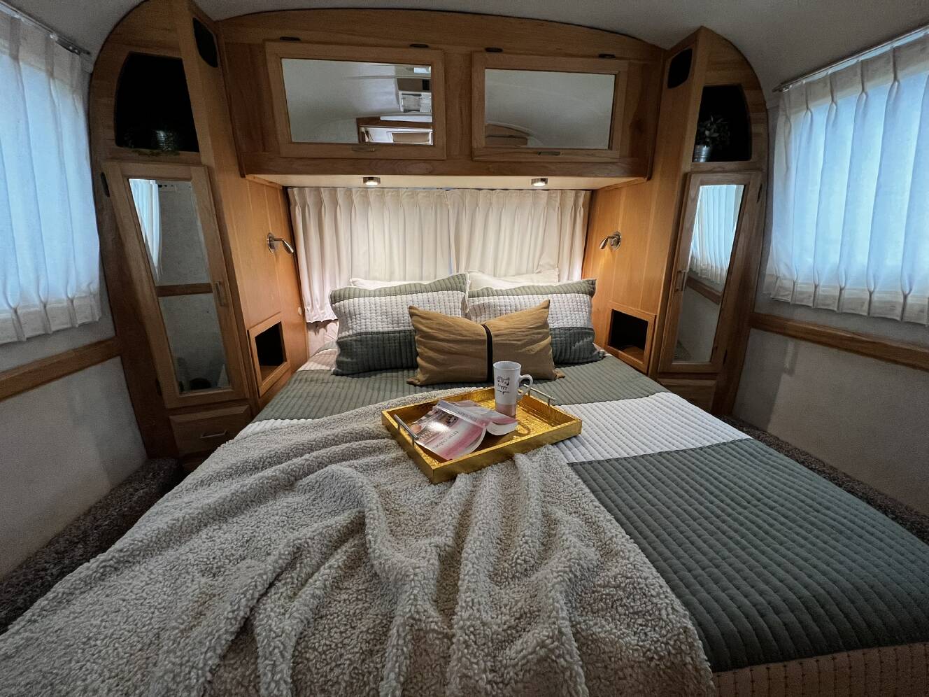 A photo of this 2004 Airstream CLASSIC 34