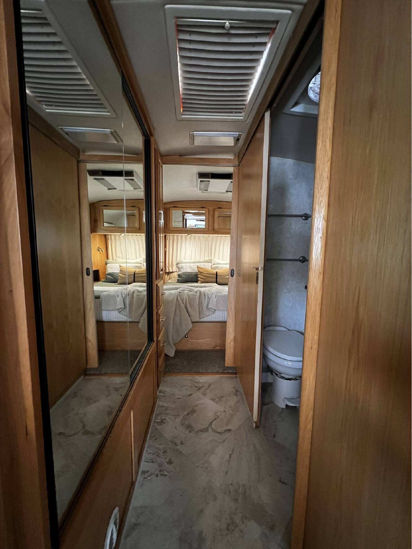 A photo of this 2004 Airstream CLASSIC 34