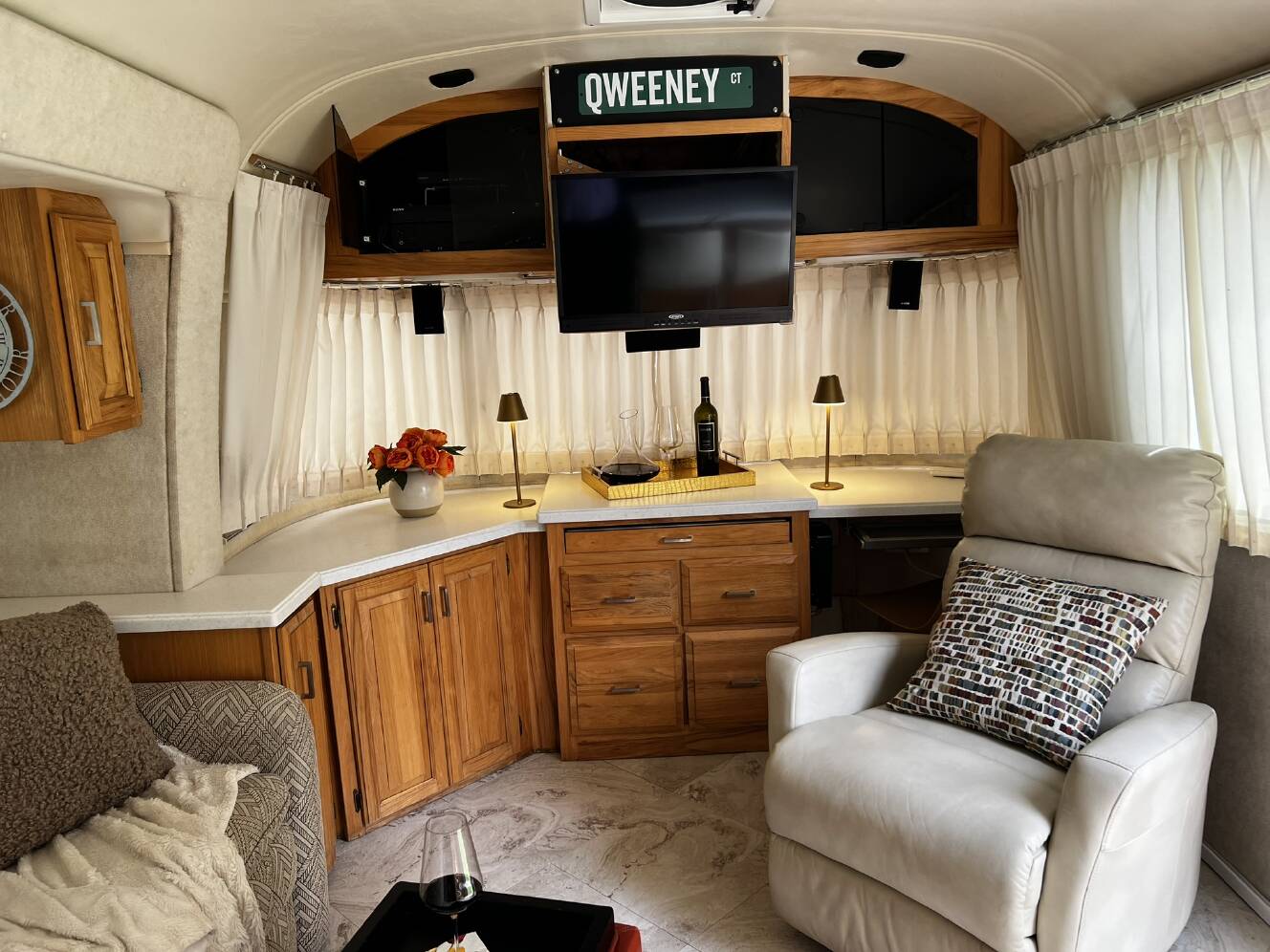 A photo of this 2004 Airstream CLASSIC 34