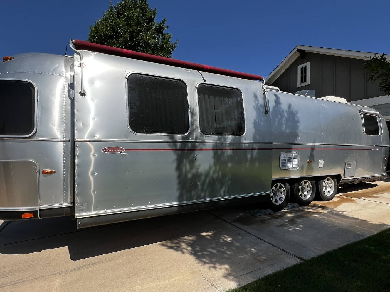 A photo of this 2004 Airstream CLASSIC 34