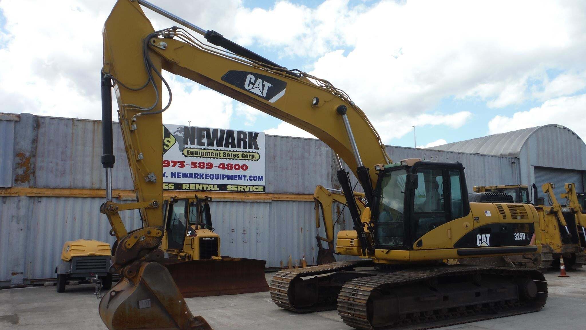 2008 CATERPILLAR 325DL in Newark, NJ