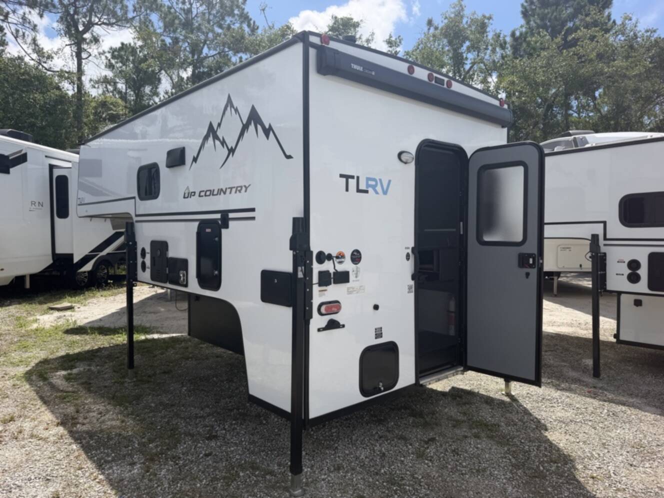 A photo of this 2026 Travel Lite UP COUNTRY 850U