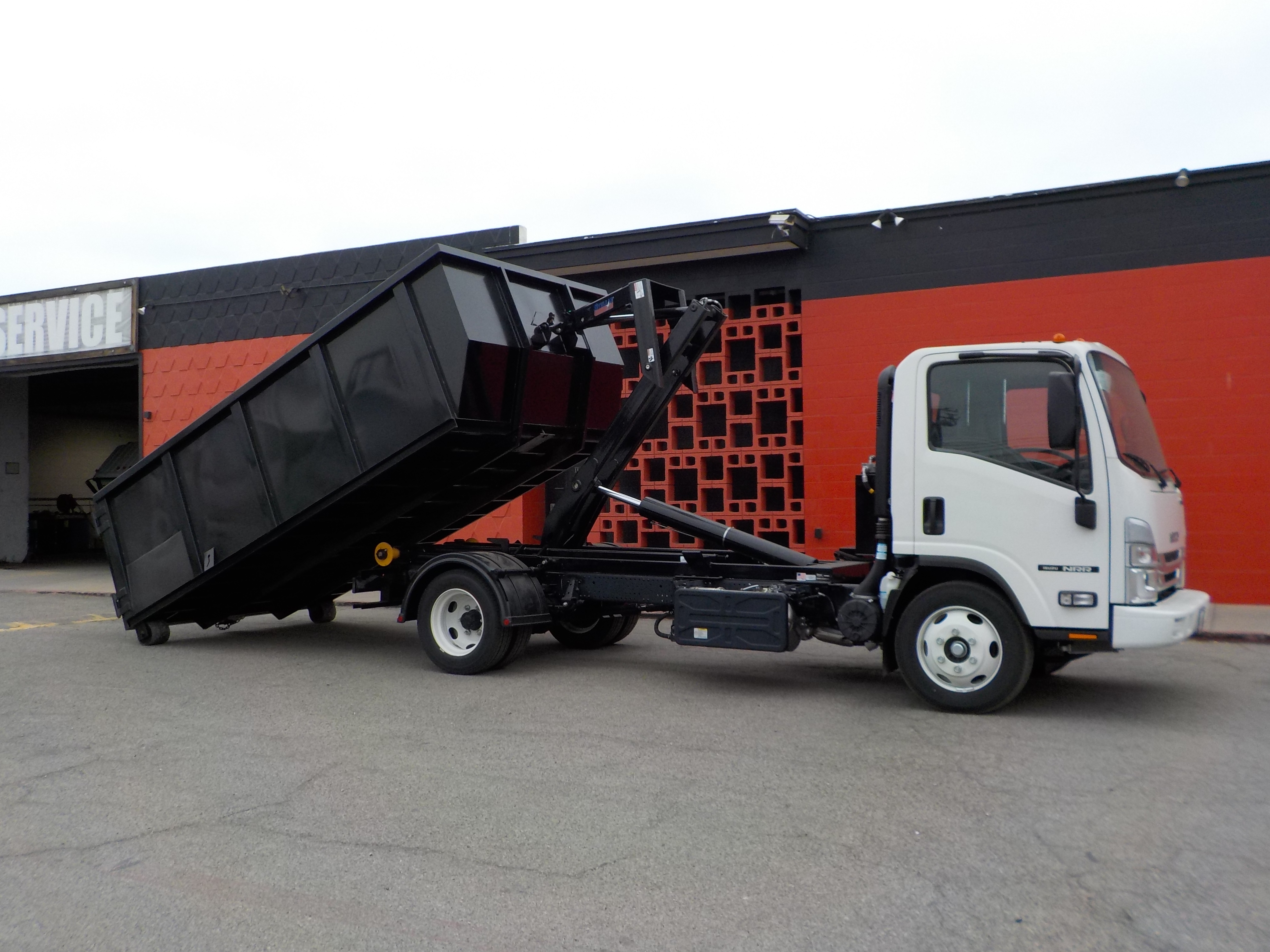 2024 ISUZU NRR in Corona, CA