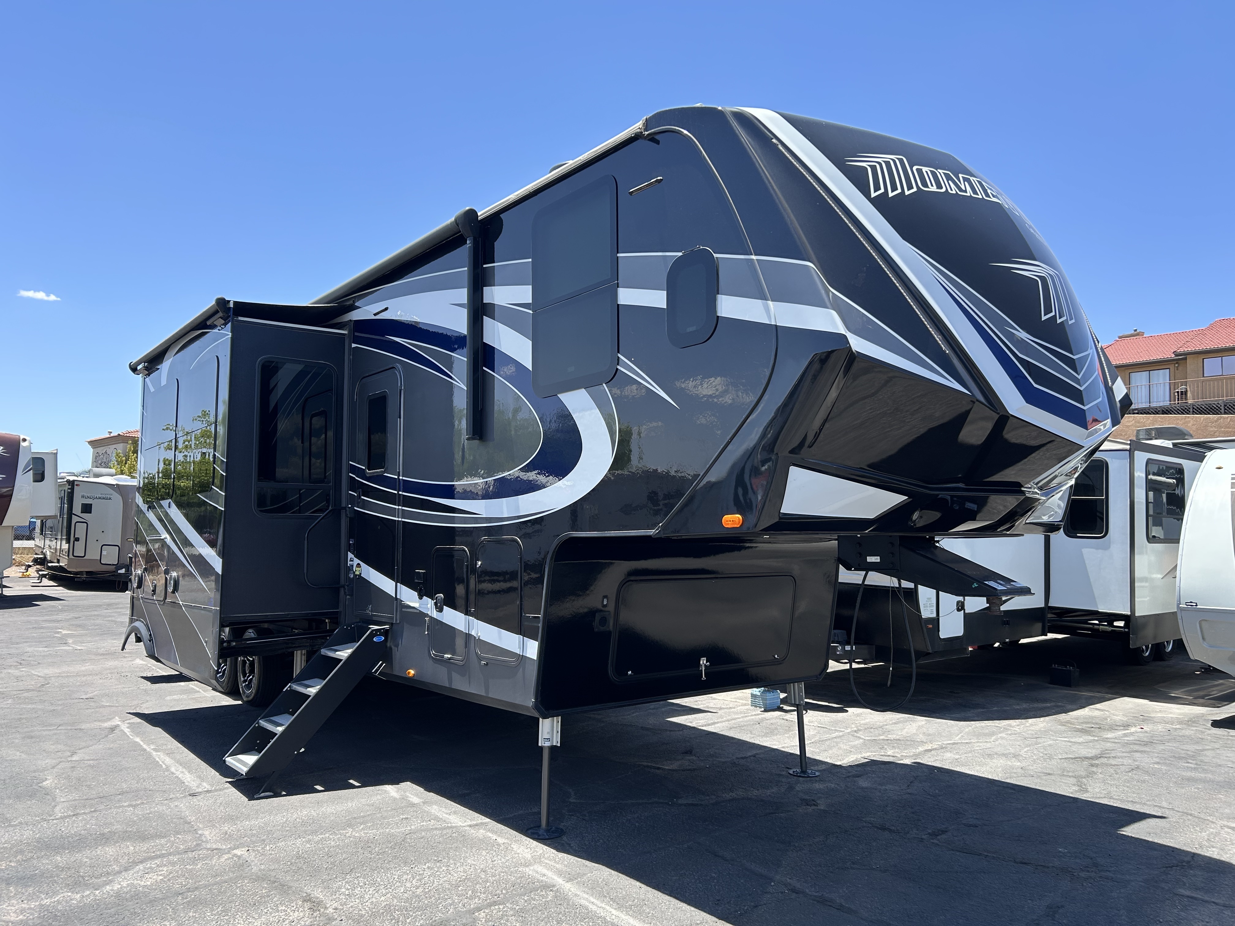 2022 Grand Design MOMENTUM 349M Fifth Wheel Toy Hauler RV