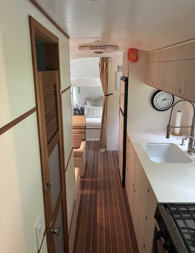 1979 Airstream AMBASSADOR 28D RV