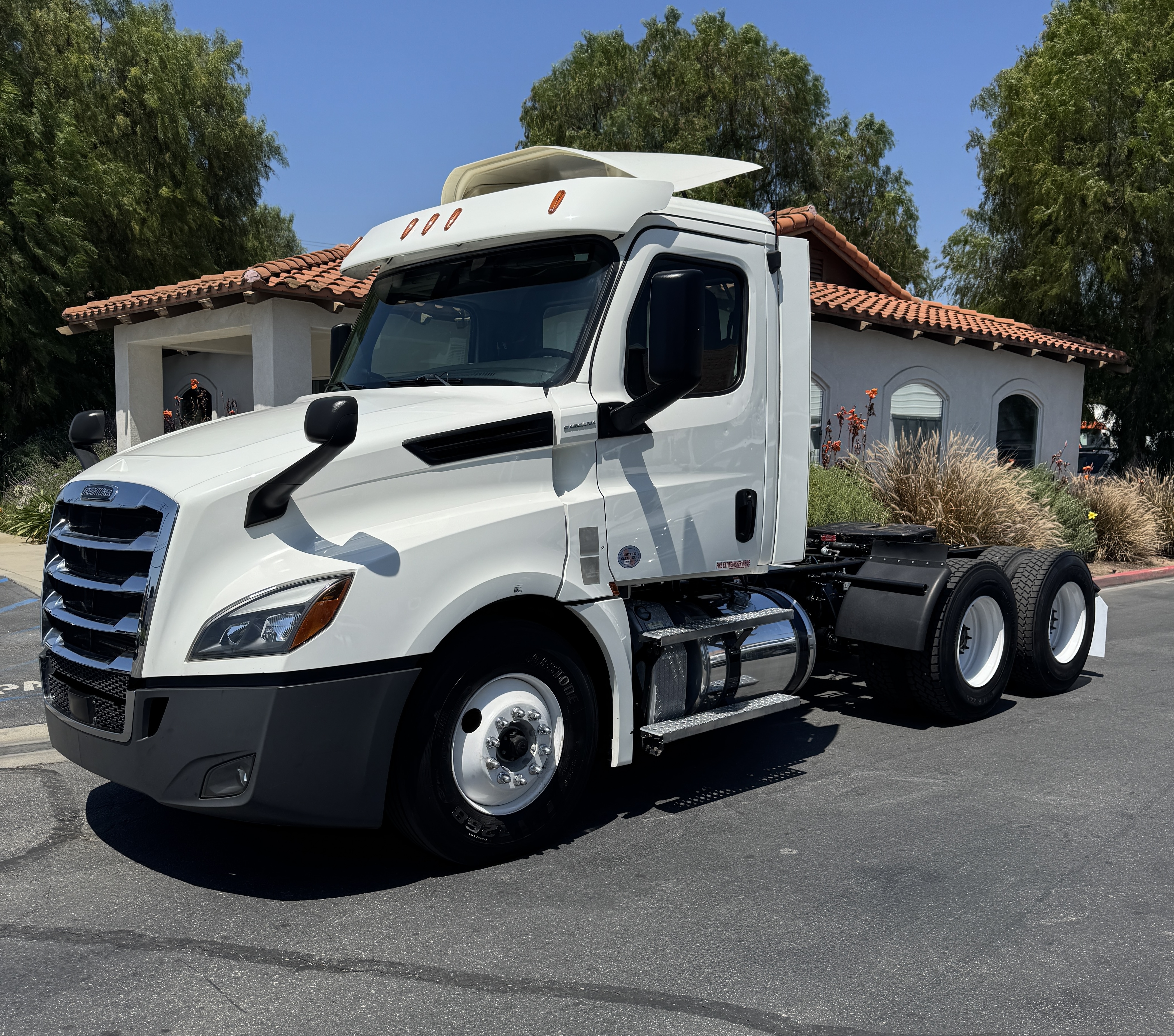 2020 FREIGHTLINER CASCADIA in Norco, CA